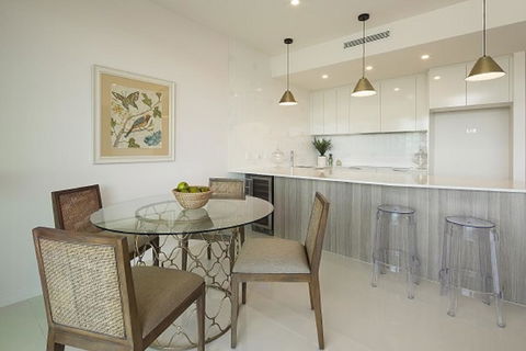 The Princess Bride - Executive 3BR Bulimba Apartment With Balcony In Central Location - Accommodation Port Macquarie 2