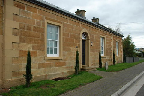 The Red Feather Inn - Accommodation Port Macquarie 1
