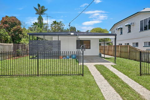 The Red Sparrow 2 - Accommodation Port Macquarie 0
