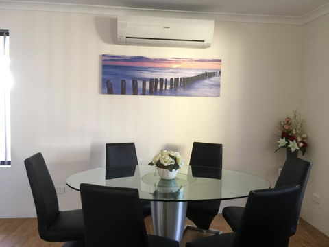 The Royal Dolphin Holiday Home - Accommodation Port Macquarie 3