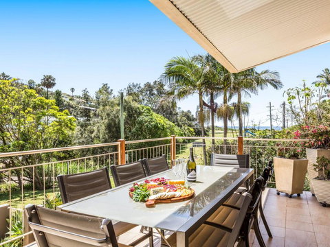 The Stanwell Beach Glass House - Beach & Pool - Accommodation Port Macquarie 3