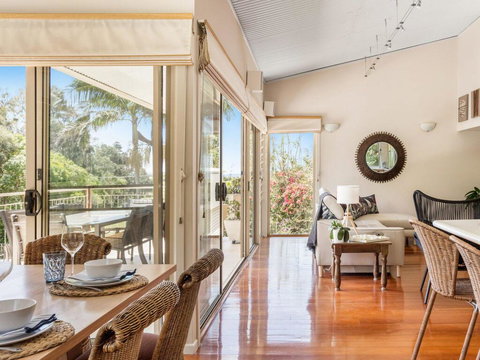 The Stanwell Beach Glass House - Beach & Pool - Accommodation Port Macquarie 2