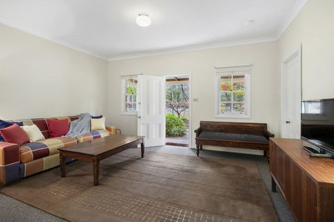 THE TEACHERS COTTAGE - Accommodation Port Macquarie 0