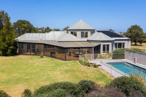 The Track House - Accommodation Port Macquarie 1