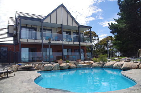 The View On Grossmans - Accommodation Port Macquarie 2