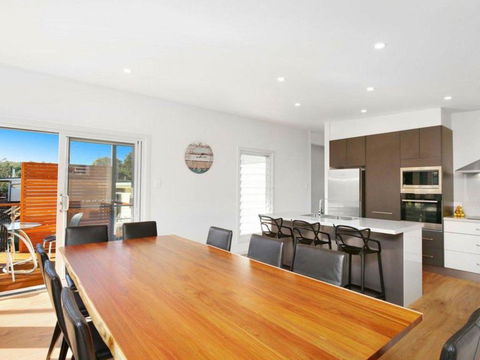 The Wharf House - Budgewoi - Accommodation Port Macquarie 0