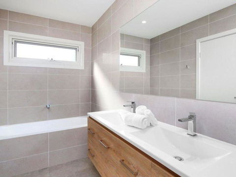 The Wharf House - Budgewoi - Accommodation Port Macquarie 3