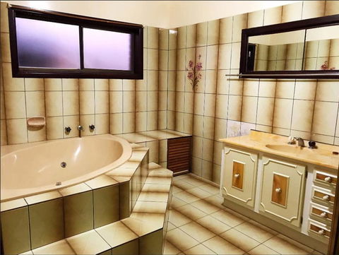 Thomastown Antique House En-suite Room - Accommodation Port Macquarie 1