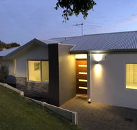Three Bedroom Two Bathroom Family Home - Accommodation Port Macquarie