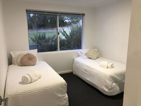 Three Bedroom, Two Bathroom Family Home - Accommodation Port Macquarie 3