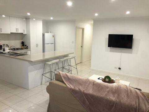 Three Bedroom, Two Bathroom Family Home - Accommodation Port Macquarie 1