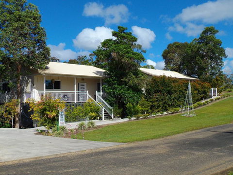 Tinaroo Sunset Retreat - Accommodation Port Macquarie 0