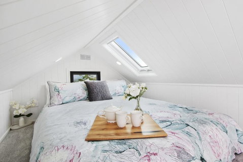 TINY HOME......BIG Views - Accommodation Port Macquarie 1