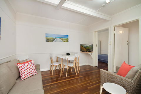 Tondio Terrace Flat 5 - Pet Friendly, Ground Floor Budget Style Accommodation - Accommodation Port Macquarie 1