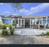 Toot Toot  50s Classic Beach House with Bungalow - Accommodation Port Macquarie