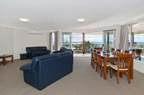 TOPVIEWS - 15Second Av BH - Accommodation Port Macquarie 1