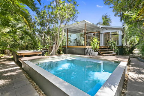 Tranquil & Tropical, Sunshine Beach - Accommodation Port Macquarie 0