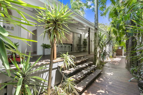 Tranquil & Tropical, Sunshine Beach - Accommodation Port Macquarie 2