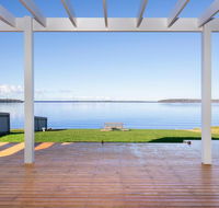 Tranquility Absolute Waterfront - Pet Friendly - 10 Mins to Hyams Beach - Accommodation Port Macquarie