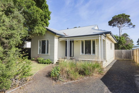 Tranquility In Cowes - Pets, Fireplace, WiFi, Linen, 350m Beach, 4 Bdrms - Accommodation Port Macquarie 3
