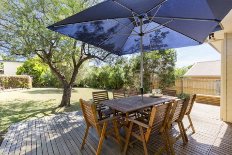 Tranquility In Cowes - Pets, Fireplace, WiFi, Linen, 350m Beach, 4 Bdrms - Accommodation Port Macquarie 2