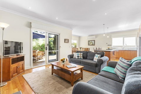 Tranquility In Cowes - Pets, Fireplace, WiFi, Linen, 350m Beach, 4 Bdrms - Accommodation Port Macquarie 0