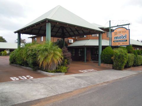 Tree Top Walk Motel - Accommodation Port Macquarie 0