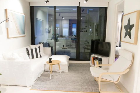 Trendy 1 Bedroom Apartment In The Heart Of Collingwood - Accommodation Port Macquarie 0