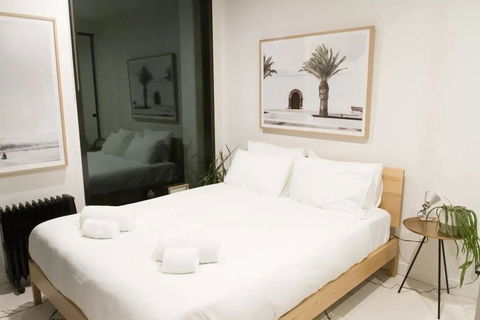 Trendy 1 Bedroom Apartment In The Heart Of Collingwood - Accommodation Port Macquarie 2