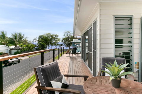 Tropical Beachside Oasis In Clifton Beach - Accommodation Port Macquarie 0