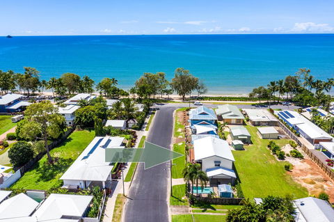 Tropical Beachside Oasis In Clifton Beach - Accommodation Port Macquarie 1