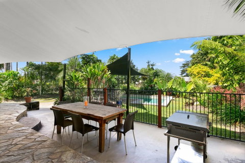 Tropical House, Pool And Extra Bungalow, 4 Bedrooms - Accommodation Port Macquarie 2