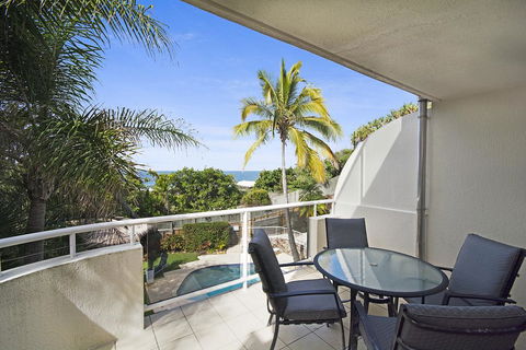 Tropical & Modern With Rooftop Terrace - Accommodation Port Macquarie 0