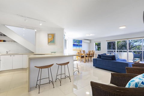 Tropical & Modern With Rooftop Terrace - Accommodation Port Macquarie 3
