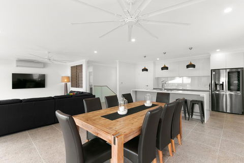 Tropical Beachside Oasis In Clifton Beach - Accommodation Port Macquarie 3