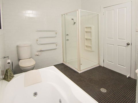 Tuppy's On The Lake - Accommodation Port Macquarie 3
