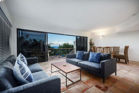 Tuscan Inspired Townhouse Minutes From The Beach - Accommodation Port Macquarie 2