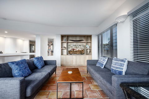 Tuscan Inspired Townhouse Minutes From The Beach - Accommodation Port Macquarie 3