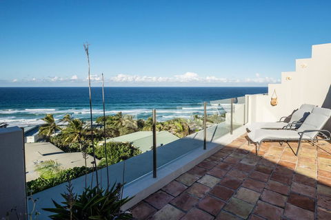 Tuscan Inspired Townhouse Minutes From The Beach - Accommodation Port Macquarie 0