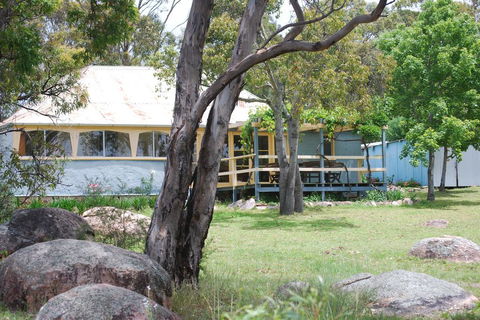Twisted Gum Vineyard Cottage - Accommodation Port Macquarie 0