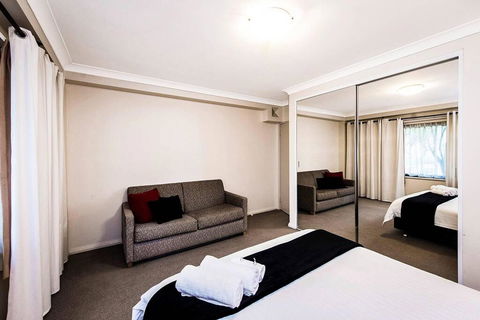 Two Bedroom Apt Next To Perth CBD With Parking. - Accommodation Port Macquarie 3