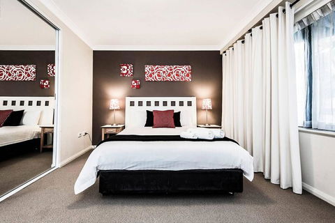 Two Bedroom Apt Next To Perth CBD With Parking. - Accommodation Port Macquarie 0