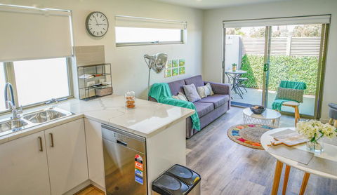 U201 Brunswick Living Brand New Deluxe Balcony Upper Floor Apartment Close To Airport And CBD - Accommodation Port Macquarie 0