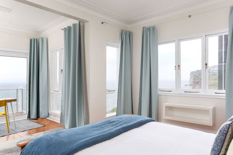 Unbelievable Clifftop Townhouse With Ocean Views - Accommodation Port Macquarie 2