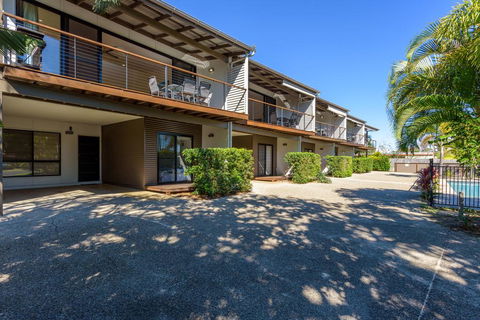 Unit 2 Rainbow Surf - Modern, Double Storey Townhouse With Large Shared Pool, Close To Beach And Shops - Accommodation Port Macquarie 0