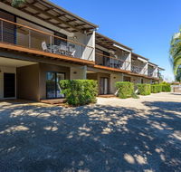 Unit 2 Rainbow Surf - Modern double storey townhouse with large shared pool close to beach and shops - Accommodation Port Macquarie