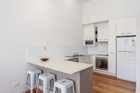 Unit 2 Rainbow Surf - Modern, Double Storey Townhouse With Large Shared Pool, Close To Beach And Shops - Accommodation Port Macquarie 1