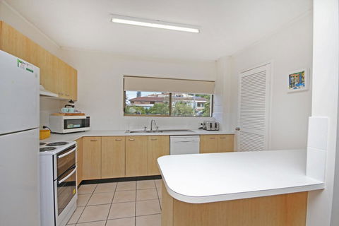 Unit 2, Cooltoro Court, 7 Frank Street Coolum Beach, 400 BOND, LINEN INCLUDED - Accommodation Port Macquarie 3