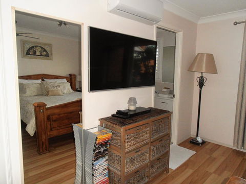 Unwind In This Gorgeous Retreat - Accommodation Port Macquarie 3