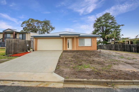 V & V Family Dream Away - Accommodation Port Macquarie 2